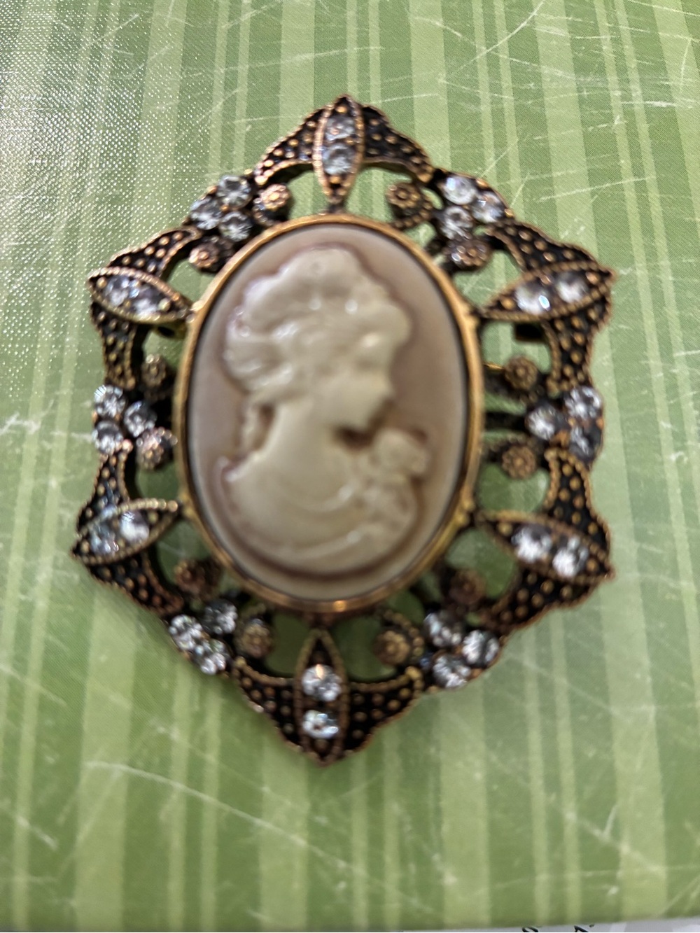 Antique-Style Cameo Brooch in Brown and Cream